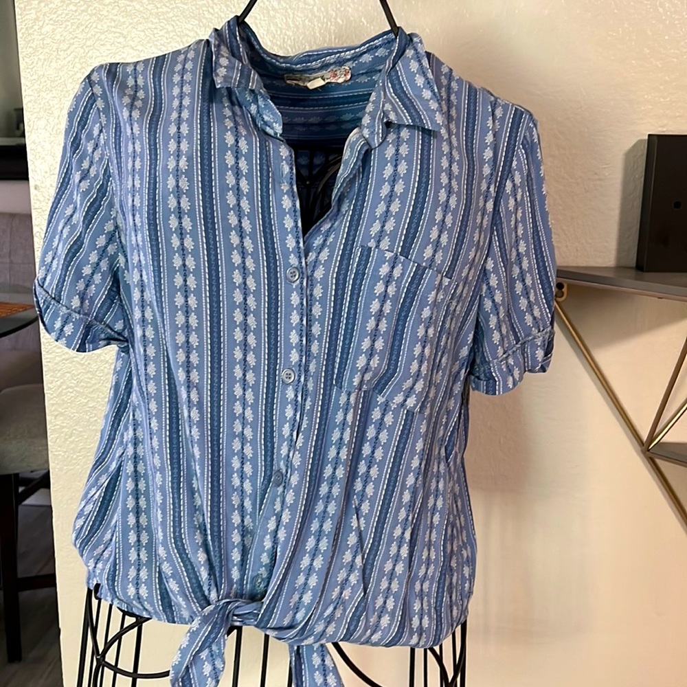 Blue and white button up short sleeve top